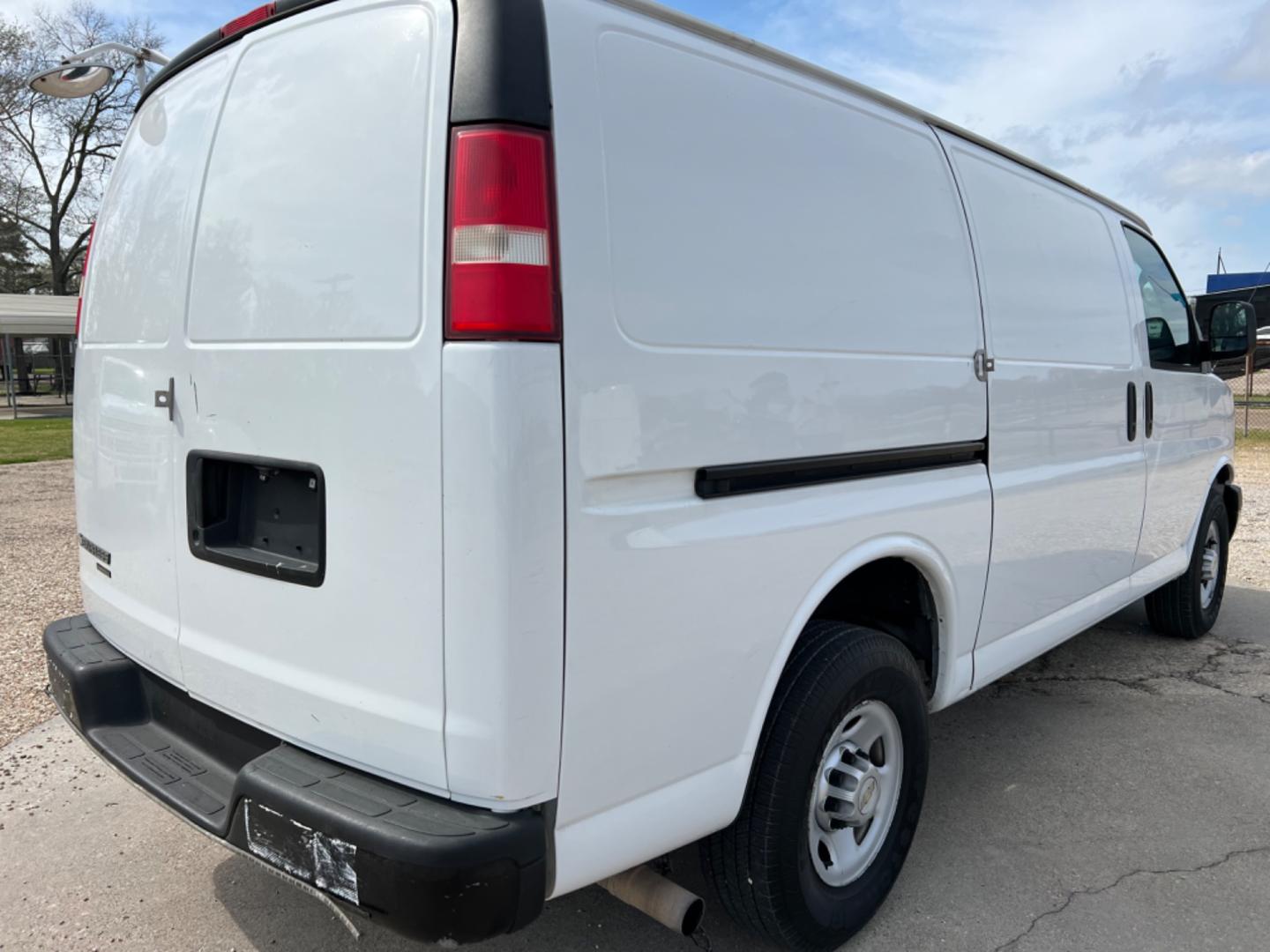 2013 White /Gray Chevrolet Express (1GCWGFCA0D1) with an 4.8 V8 engine, Automatic transmission, located at 4520 Airline Hwy, Baton Rouge, LA, 70805, (225) 357-1497, 30.509325, -91.145432 - 2013 Chevy Express 2500 Cargo Van 4.8 V8 Gas, 250K Miles, Power Windows & Locks. NO IN HOUSE FINANCING. FOR INFO PLEASE CONTACT JEFF AT 225 357-1497 CHECK OUT OUR A+ RATING WITH THE BETTER BUSINESS BUREAU WE HAVE BEEN A FAMILY OWNED AND OPERATED BUSINESS AT THE SAME LOCATION FOR OVER 45 YEARS. WE S - Photo#5